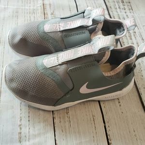 Sz 10 girls Nike shoes slip on